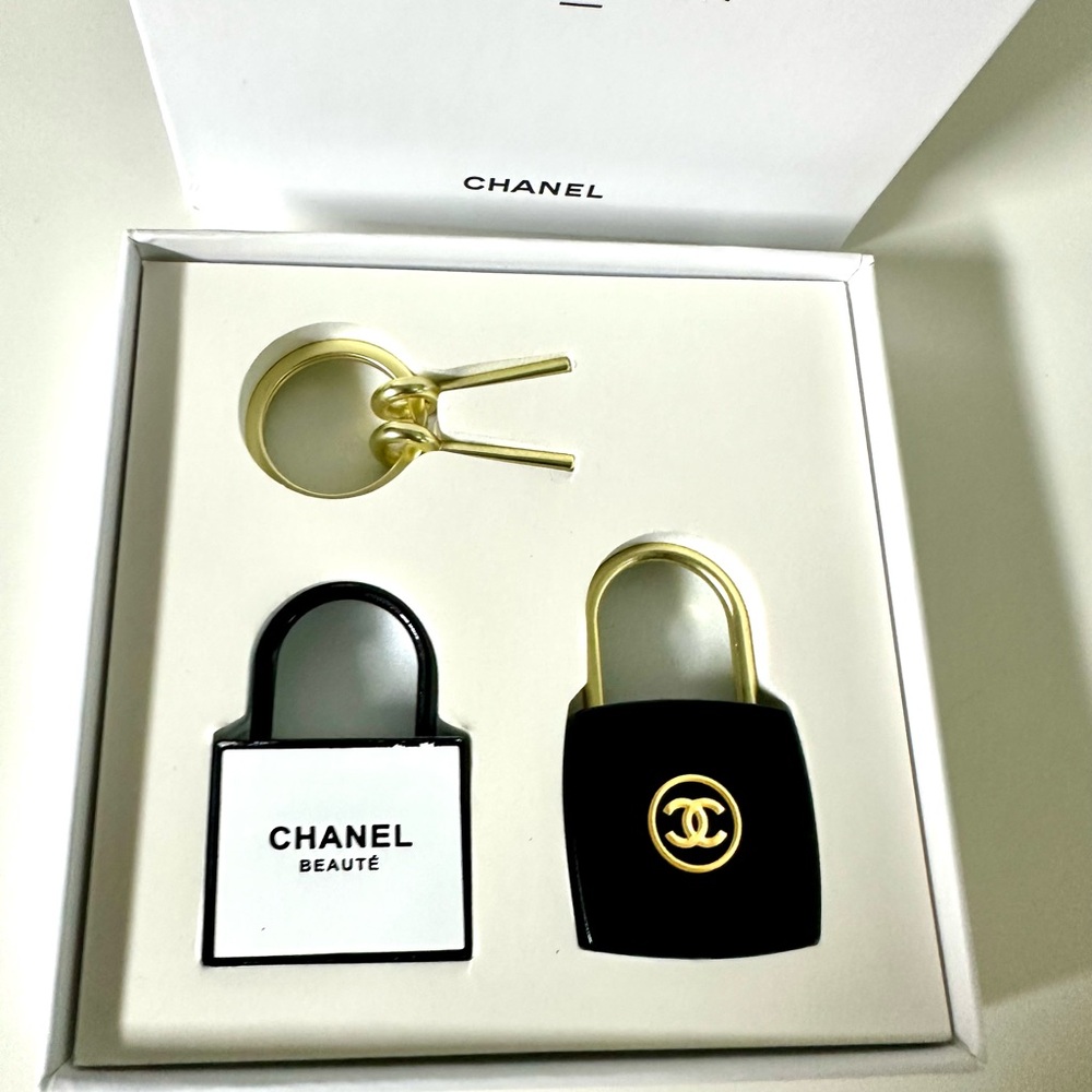 CHANEL Lock & Key Set NIB